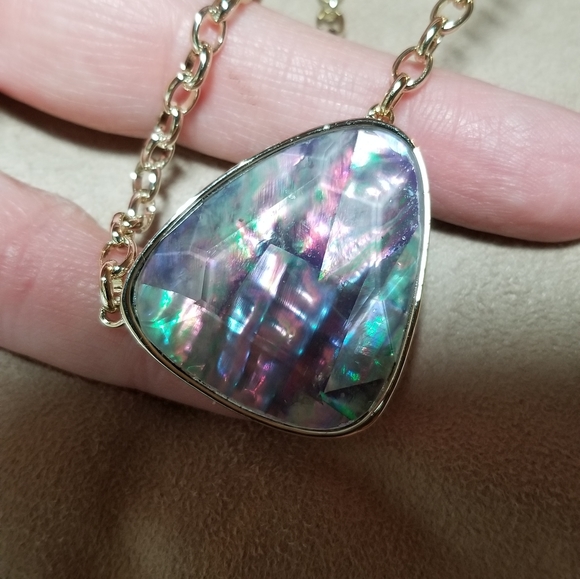 Beautiful Kendra Scott necklace and earring set, new with pouch. - Picture 3 of 6